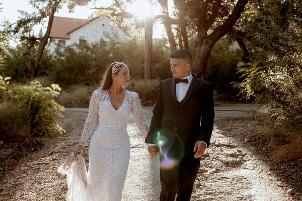 Rustic chic γάμος με παστέλ άνθη στους Αμπελώνες Μάρκου | Φωτεινή & Κωνσταντίνος