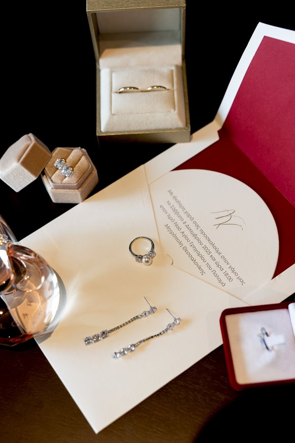 Stunning Christmas Wedding Deep Red Hues Luxurious Blooms