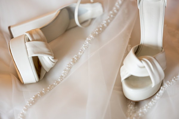 Stunning Christmas Wedding Deep Red Hues Luxurious Blooms