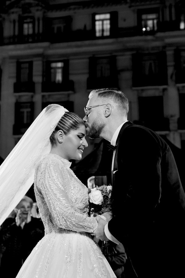 Stunning Christmas Wedding Deep Red Hues Luxurious Blooms