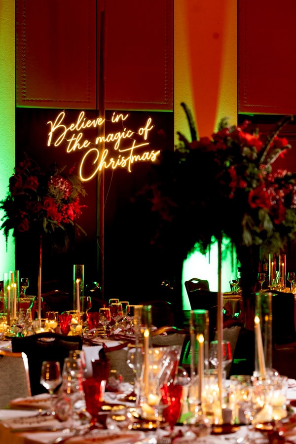 Stunning Christmas Wedding Deep Red Hues Luxurious Blooms