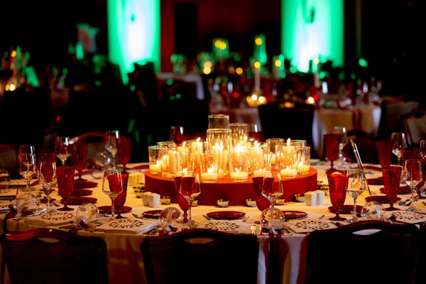 Stunning Christmas Wedding Deep Red Hues Luxurious Blooms