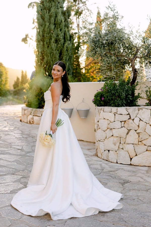 Summer Romantic Wedding In Kefalonia With White Florals