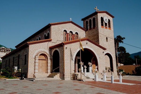 Summer Romantic Wedding With White And Dusty Pink Details