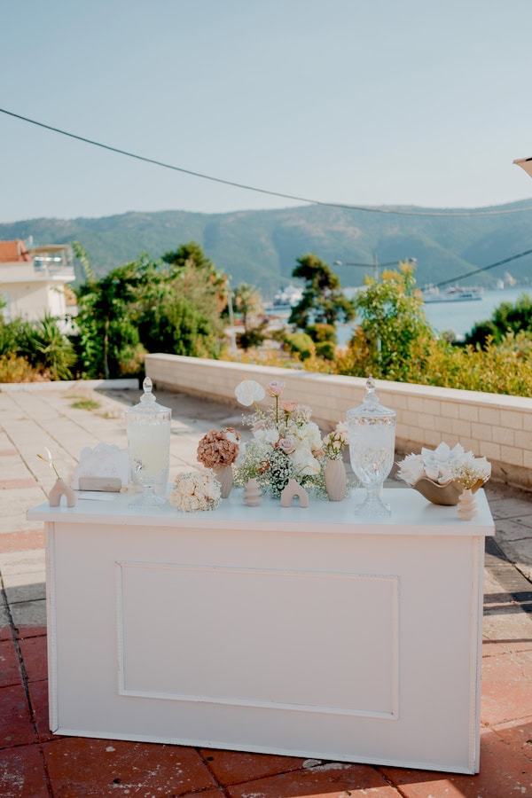 Summer Romantic Wedding With White And Dusty Pink Details