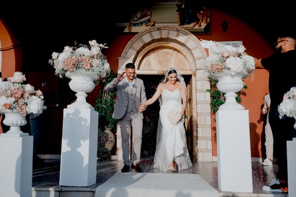 Summer Romantic Wedding With White And Dusty Pink Details