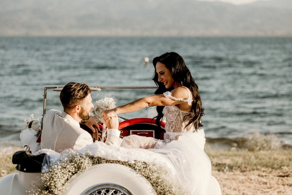 Chic Wedding All White Blooms