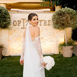 Ένας ρομαντικός γάμος στο Κτήμα Ορίζοντες με ολόλευκα άνθη | Κατερίνα & Γιώργος