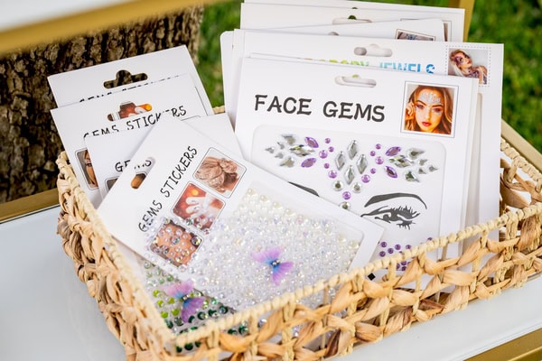 Summer Civil Wedding Full Of Color And Feeling