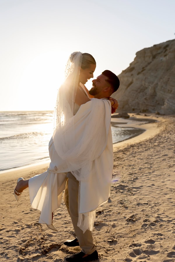 Summer Wedding In Kos With White Flowers And Nature