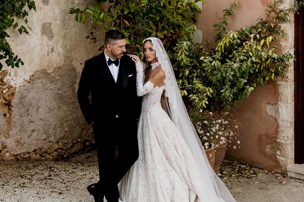 Chic γάμος στα Χανιά με λευκά άνθη | Κατερίνα & Σπύρος