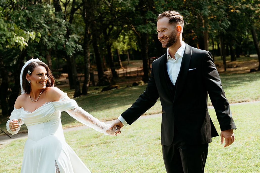 Ένας chic γάμος στη Νάουσα με ολόλευκα λουλούδια | Βίκυ & Σταύρος