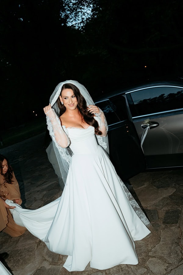 Chic Wedding Naousa All White Flowers