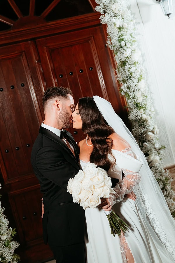 Chic Wedding Naousa All White Flowers