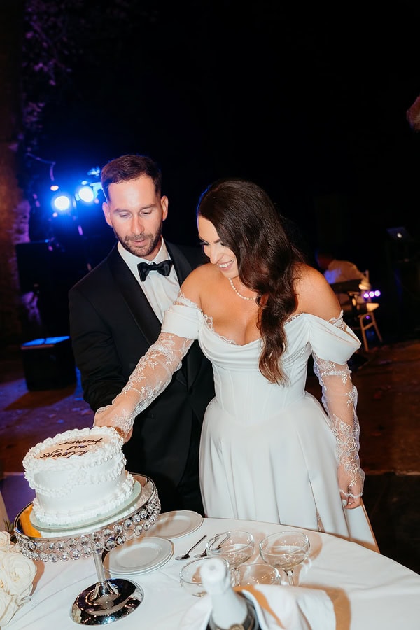 Chic Wedding Naousa All White Flowers