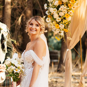 Destination γάμος στα Χανιά με μαργαρίτες και κρητική φιλοξενία | Marguerite & Dario