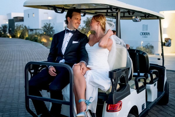 Ρομαντικός και chic destination γάμος στην Τήνο | Haley & Mitchell