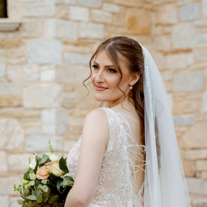 Ρομαντικός ανοιξιάτικος γάμος στο Μουσείο Οίνου στην Αθήνα | Βάσια & Δημήτρης