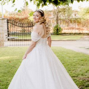 Ρομαντικός καλοκαιρινός γάμος στη Δράμα με λευκά άνθη | Θωμαή & Αντώνης