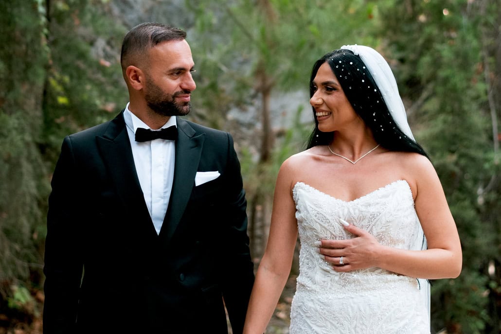 Ρομαντικός καλοκαιρινός γάμος στη Θεσσαλονίκη με λευκές λεπτομέρειες | Χριστίνα & Ανέστης