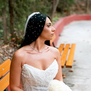 Ρομαντικός καλοκαιρινός γάμος στη Θεσσαλονίκη με λευκές λεπτομέρειες | Χριστίνα & Ανέστης