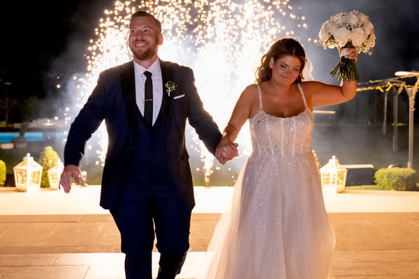 Chic γάμος στο Άλσος Νυμφών με λευκά τριαντάφυλλα και γυψοφίλη | Έλενα & Θοδωρής