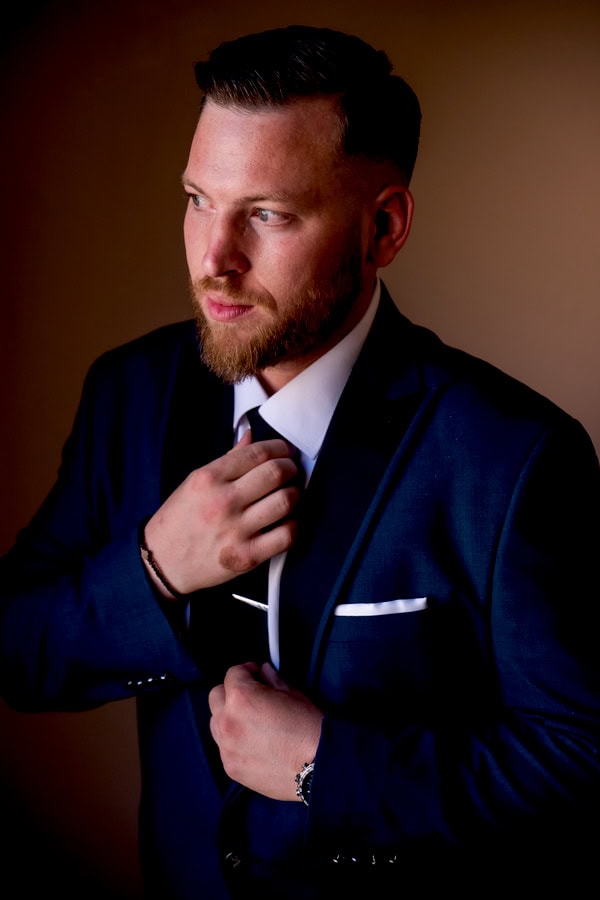 Chic Wedding Alsos Nymfon White Roses Babys Breath