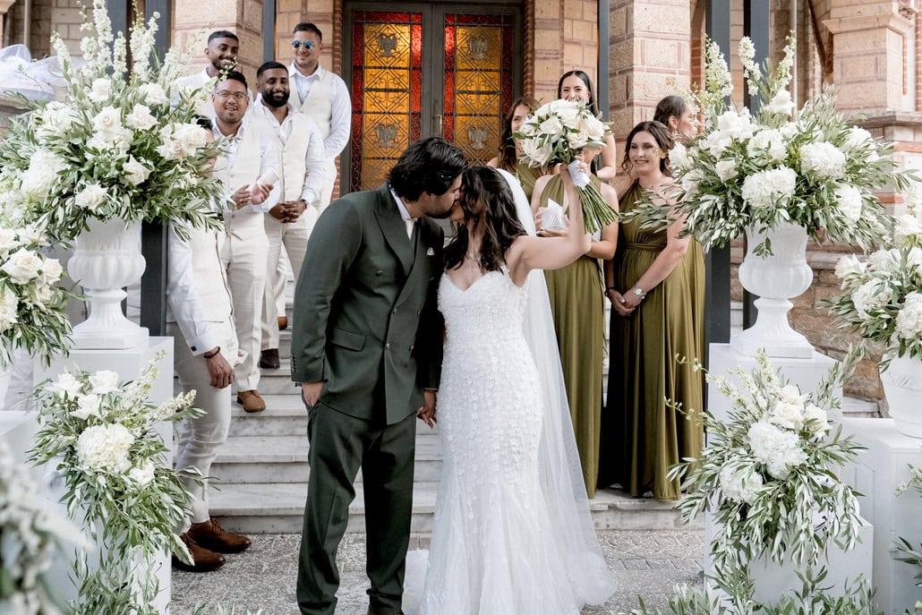 Destination γάμος με ελληνική αισθητική και προσωπικές πινελιές | Σοφία & James