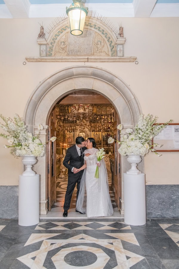 Fall Wedding In Tinos With White Floral Arrangements And Romantic Details