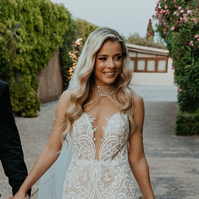 Ένας glamorous chic γάμος με λευκά άνθη στο Μουσείο Οίνου | Έλενα & Γιώργος