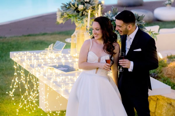 Ρομαντικός καλοκαιρινός γάμος σε λευκές αποχρώσεις στο ‘Αλσος Νυμφών | Έλενα & Χρήστος