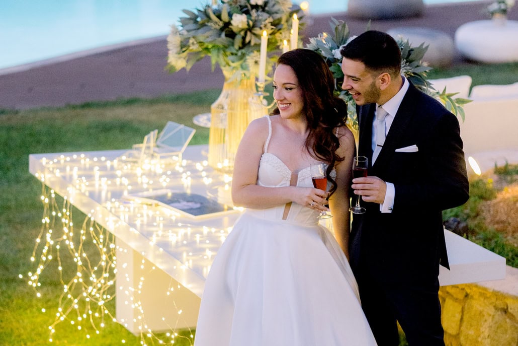 Ρομαντικός καλοκαιρινός γάμος σε λευκές αποχρώσεις στο ‘Αλσος Νυμφών | Έλενα & Χρήστος