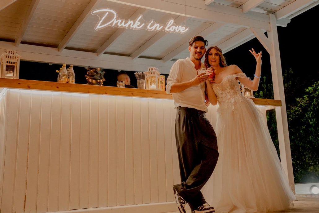 Rustic chic γάμος στην Αθήνα με φθινοπωρινά λουλούδια και ζεστές αποχρώσεις | Ανθή & Νίκος