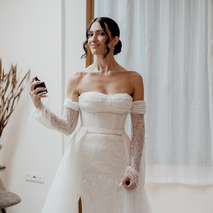 Φθινοπωρινός γάμος στο Ostria Resort and Spa με λευκές ανθοσυνθέσεις | Αιμιλία & Μάνος