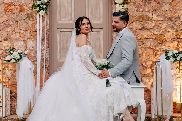 Όμορφος γάμος στην Αθήνα με ολόλευκα άνθη σε υπέροχο wedding video | Έλενα & Μάνος