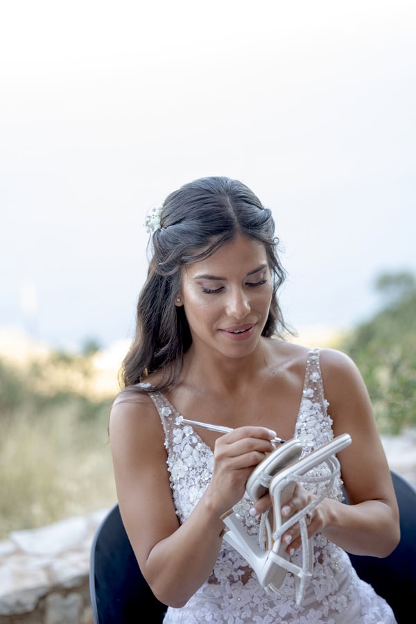 Chic Summer Wedding Galazia Akti White Florals