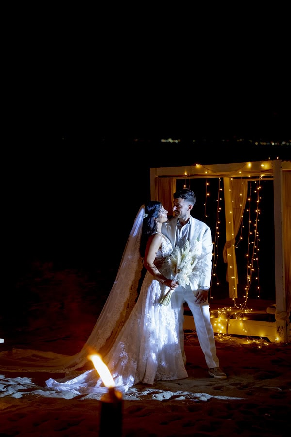 Chic Summer Wedding Galazia Akti White Florals