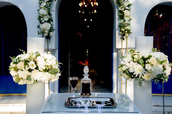 Chic Wedding Golf Prive All White Florals