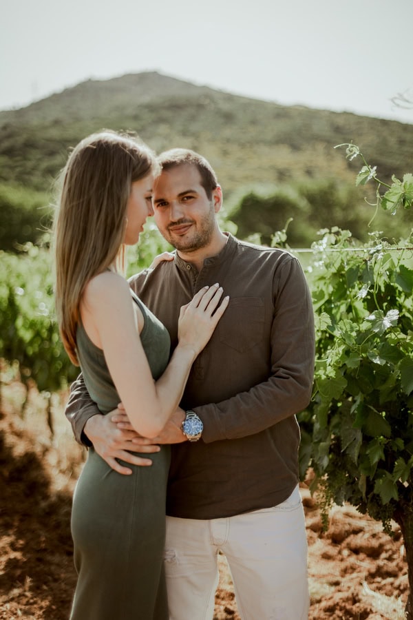 Lovely Prewedding In Green Vineyards And By The Sea