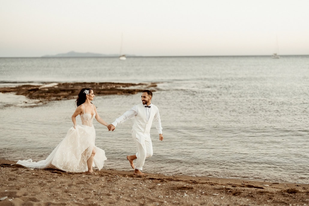 Ρομαντικός καλοκαιρινός γάμος με λευκά άνθη στο Κτήμα αργιθέα | Βίκυ & Αποστόλης