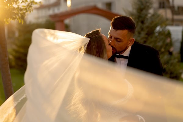 Summer Wedding With White Flowers And Romantic Style