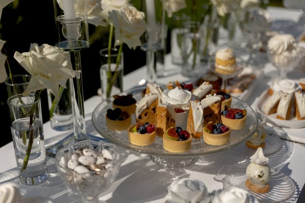 Summer Wedding With White Flowers And Romantic Style