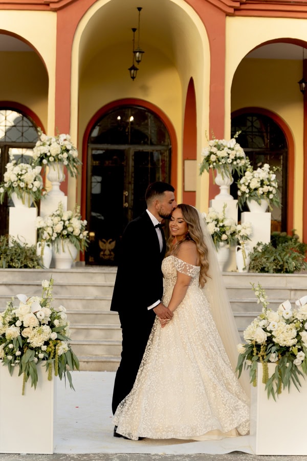 Summer Wedding With White Flowers And Romantic Style
