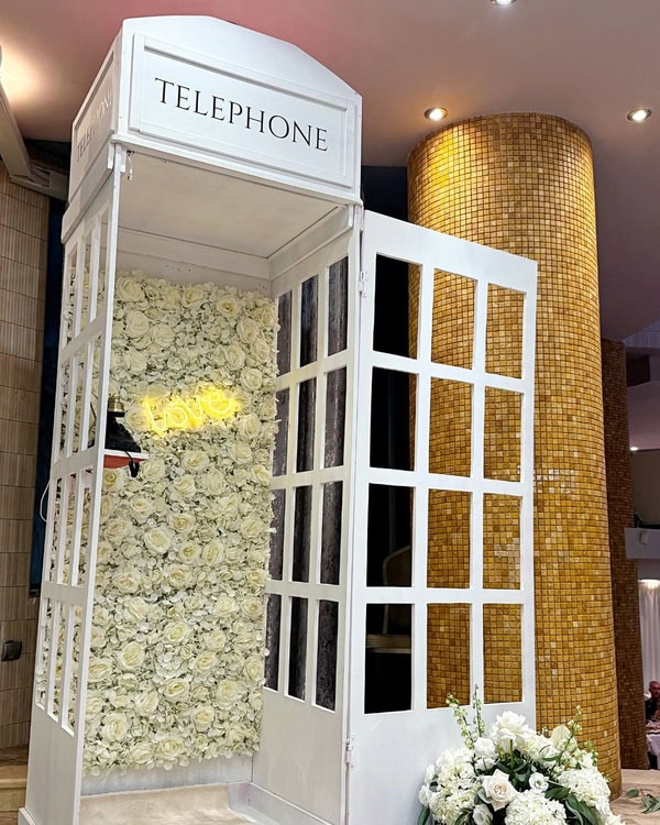 Summer Wedding With White Flowers And Romantic Style