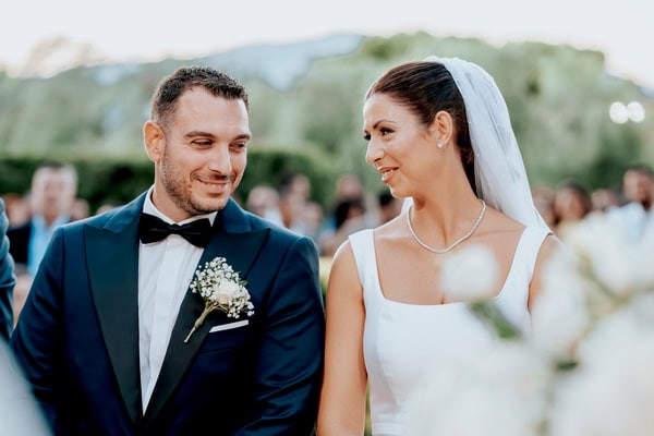 Ένας ξεχωριστός elegant γάμος στο Κτήμα Ορίζοντες με ολόλευκα λουλούδια | Δήμητρα & Λουκάς