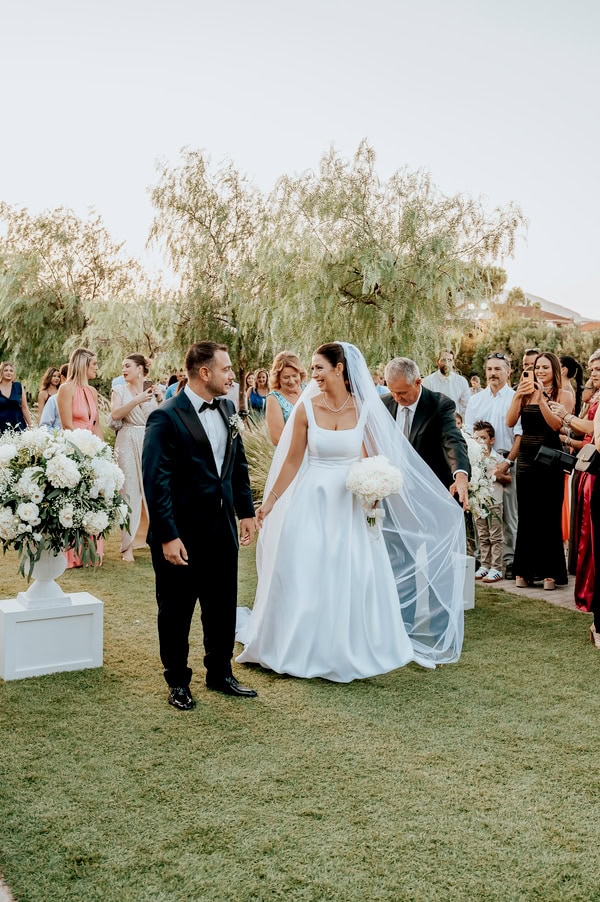 Special Elegant Wedding Ktima Orizontes All White Florals