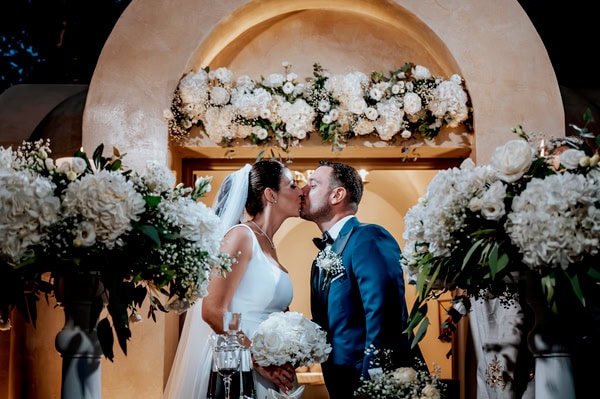 Special Elegant Wedding Ktima Orizontes All White Florals