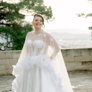 Ένας chic ρομαντικός γάμος στα Χανιά με υπέροχες λευκές λεπτομέρειες | Ιωάννα & Νίκος