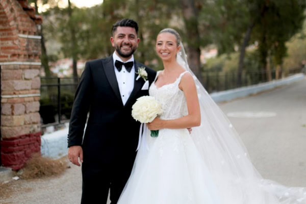 Ένας υπέροχος destination γάμος στη Λέσβο με ολόλευκα λουλούδια | Παναγιώτα & Γιώργος