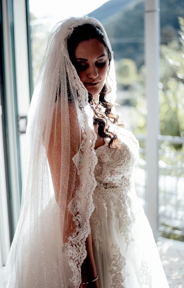 Romantic Autumn Wedding Lefkada Rustic Details White Florals